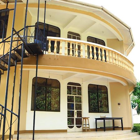 Mama Thea Homes Моши Экстерьер фото